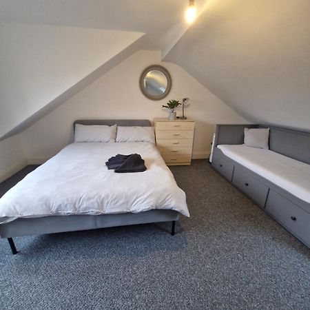 Lovely 3 Bedroom Serviced Apartment In Leytonstone London Eksteriør billede