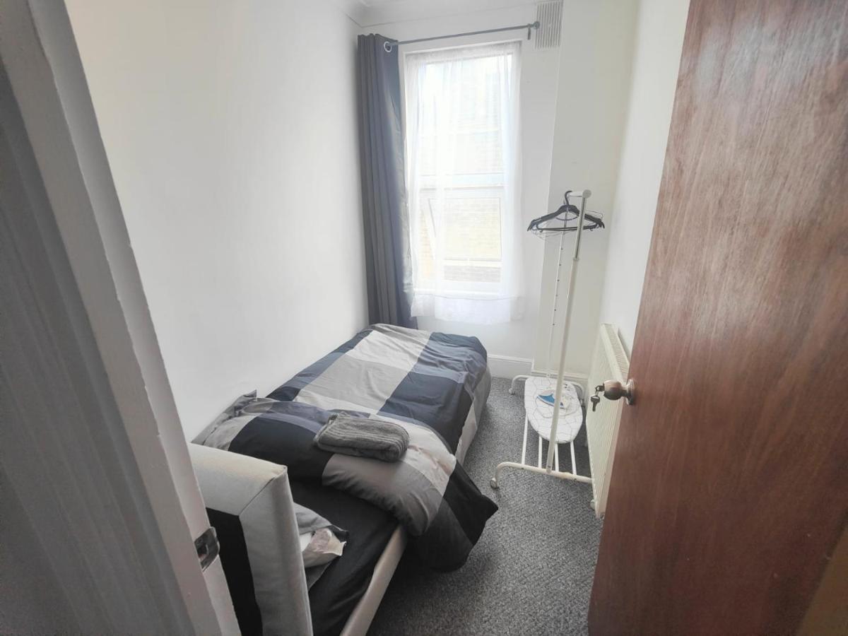 Lovely 3 Bedroom Serviced Apartment In Leytonstone London Eksteriør billede