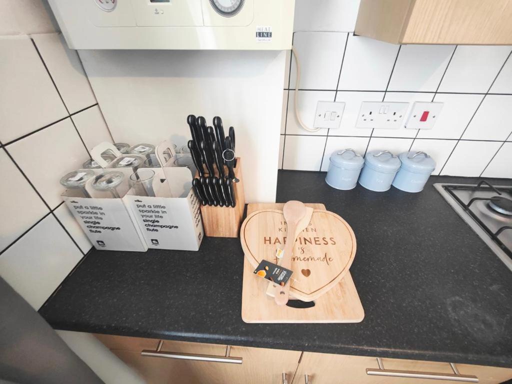 Lovely 3 Bedroom Serviced Apartment In Leytonstone London Eksteriør billede