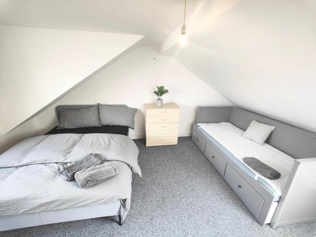 Lovely 3 Bedroom Serviced Apartment In Leytonstone London Eksteriør billede