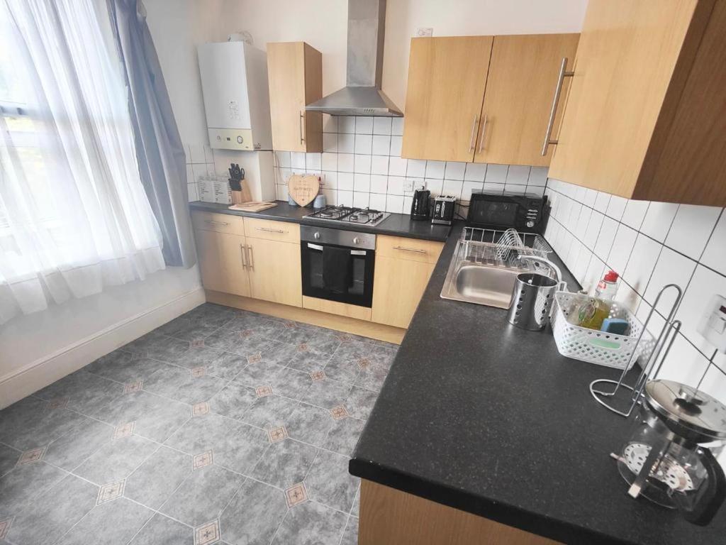 Lovely 3 Bedroom Serviced Apartment In Leytonstone London Eksteriør billede