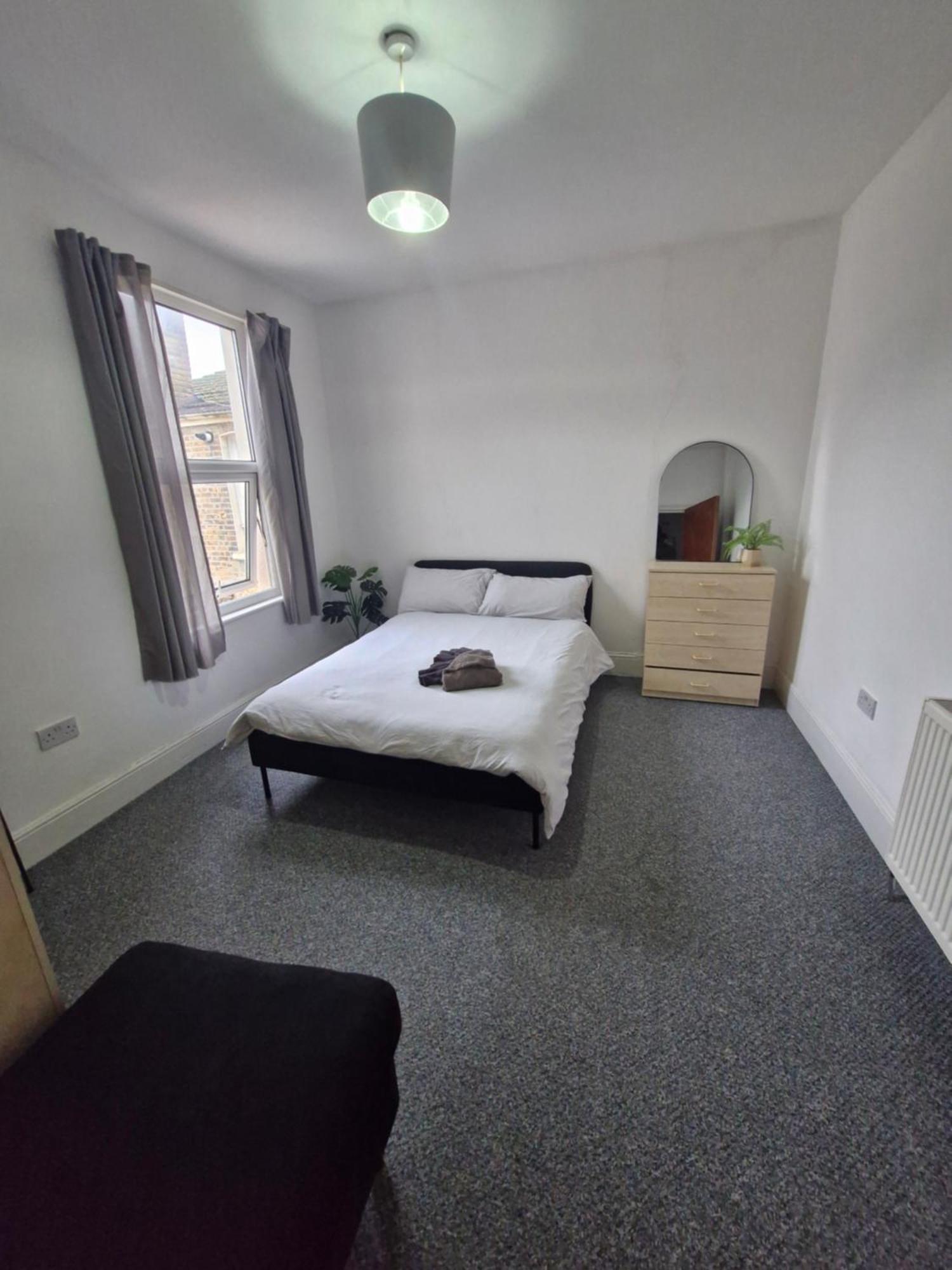 Lovely 3 Bedroom Serviced Apartment In Leytonstone London Eksteriør billede