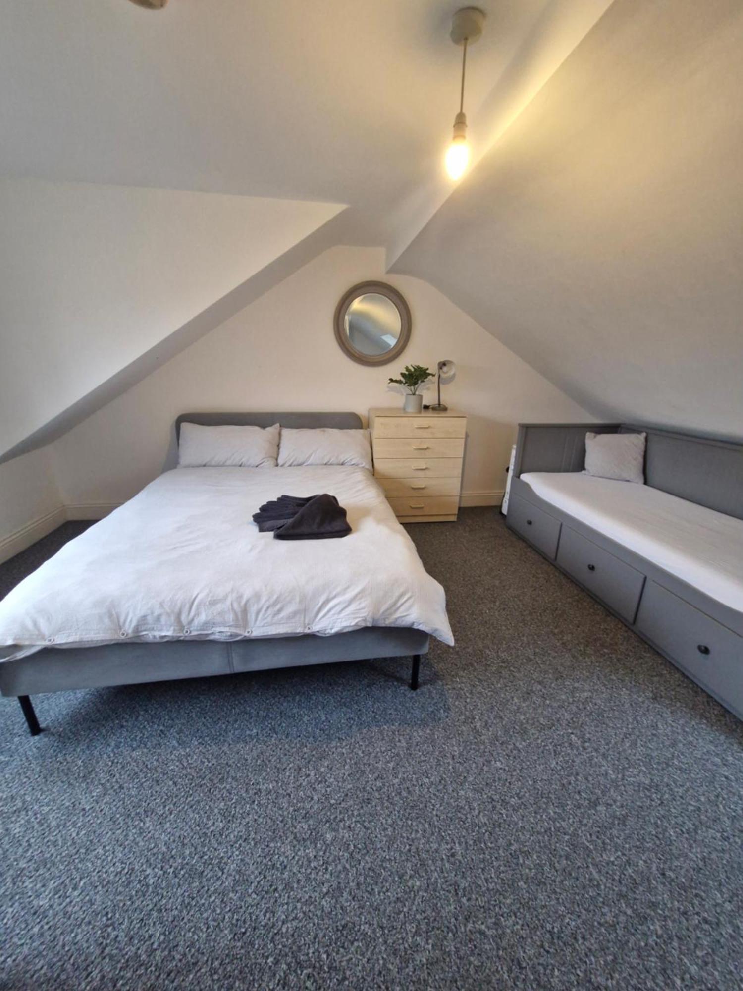 Lovely 3 Bedroom Serviced Apartment In Leytonstone London Eksteriør billede